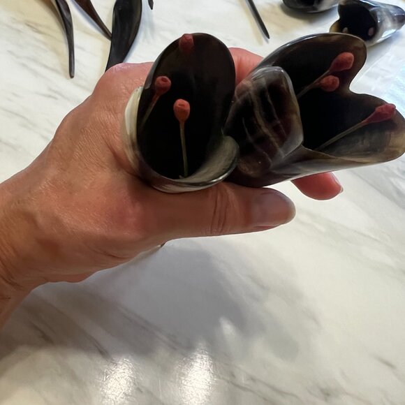 This set of hand carved vintage tulips, leaves and Stems were hand carved from A - Picture 4 of 11